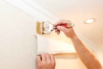 Pose de papier peint à Popolasca — revêtements muraux et toiles de verre